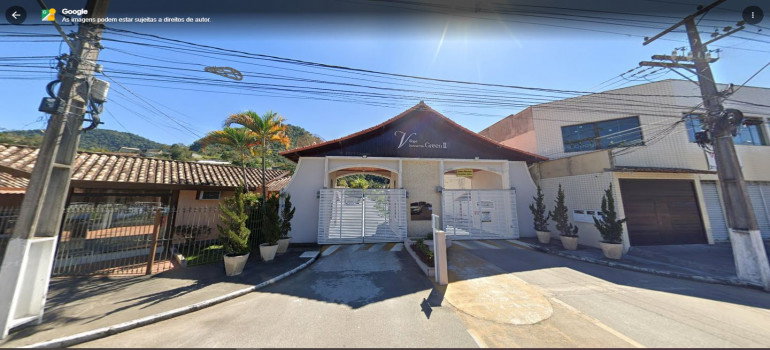 Terreno plano e murado em condomínio, 450m²