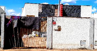Casa 3 quartos com varanda, área construída 80m², terreno 180m²