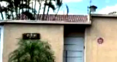 Casa em Leilão com 3 Quartos e 2 Banheiros