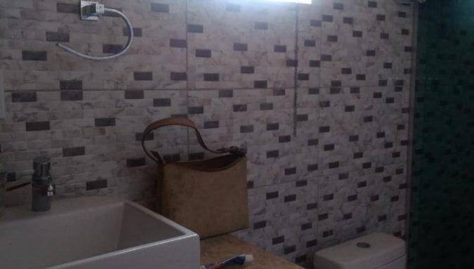 Casa com 3 quartos e 2 banheiros, 241,3 m² construídos, ocupada