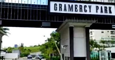 Apartamento com 3 vagas de garagem em leilão