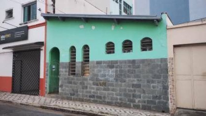 Casa com 3 quartos e 2 banheiros no Centro de Taubaté