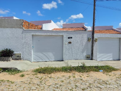 Casa com 2 quartos e 1 vaga em Horizonte - CE