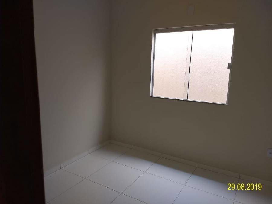 Casa com 3 quartos, 2 banheiros e 87m² construída, ocupada