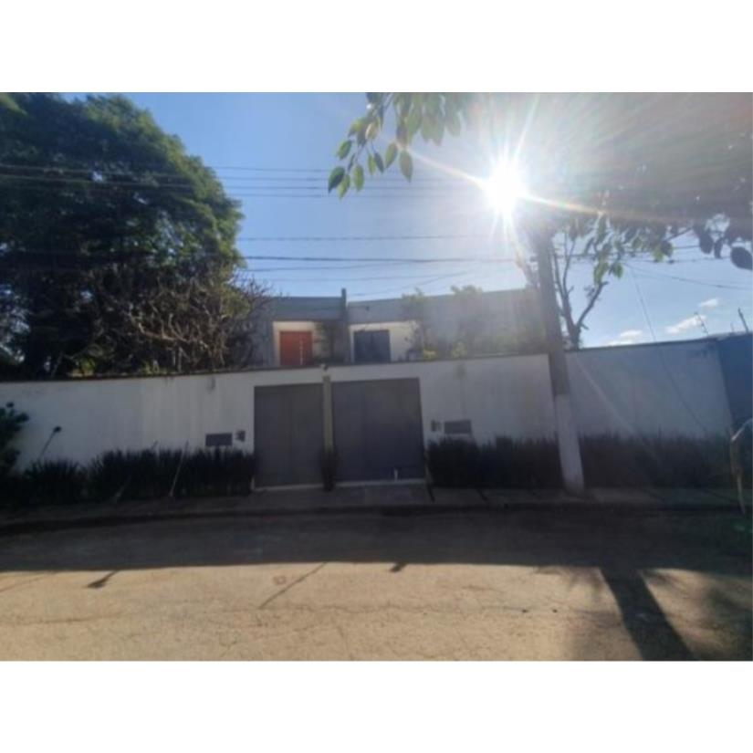 Casa com 4 quartos, 1.770m² de área construída, ocupada