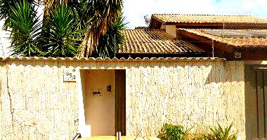 Casa aconchegante com 3 quartos e área construída de 239,48 m²