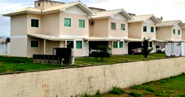 Casa geminada 2 quartos, 2 banheiros, 65 m² construída, desocupada