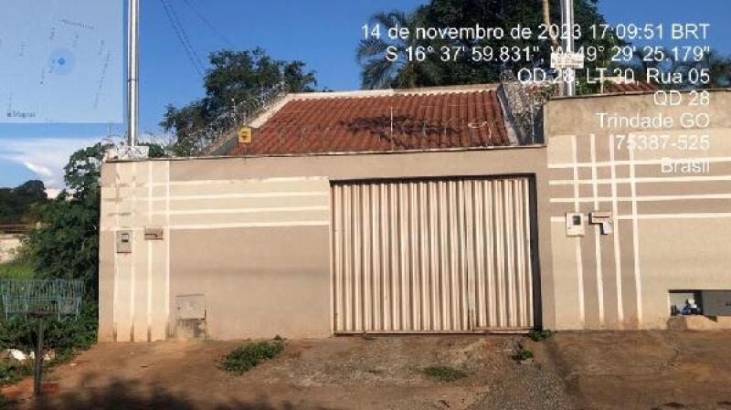Casa com 180m² de área privativa, 3 quartos, 2 banheiros, vaga para 2 carros