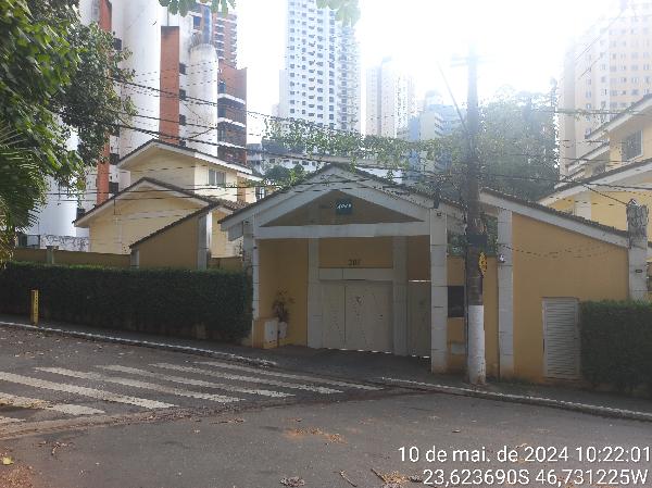 Casa aconchegante com 3 vagas e 151 m² construídos