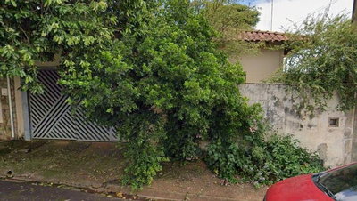 Casa com 99m² de área construída em terreno de 250m² -