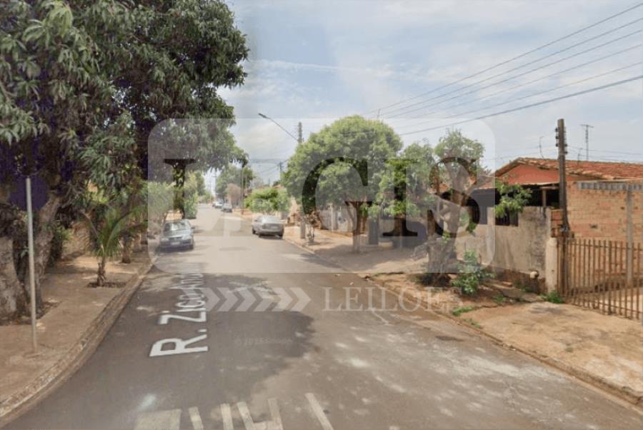 Casa com 35,72m² construídos em terreno de 200m²