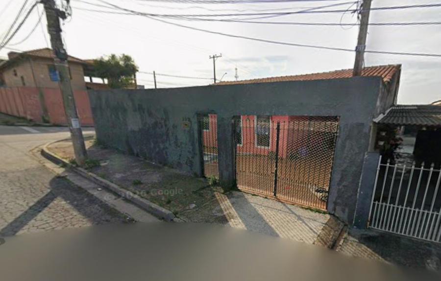Casa com edícula em terreno de esquina na Vila Fiori