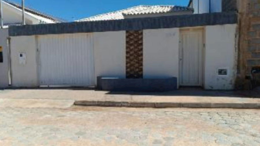 Casa com 3 quartos e 1 banheiro em Francisco Sá/MG