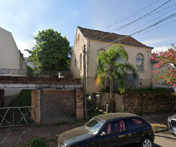 Casa com 190m², 3 edificações, terreno 1549m², desocupada