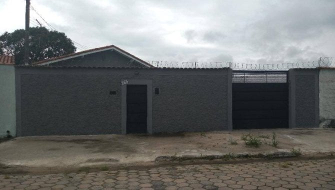 Casa Padrão com 3 Quartos e 1 Vaga em Lorena