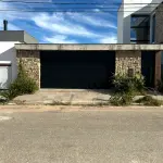 Terreno murado de 249,15 m² com potencial construtivo e 3 quartos
