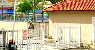 Casa 52 com 3 quartos, 2 banheiros, 138,56m² construída, imóvel ocupado