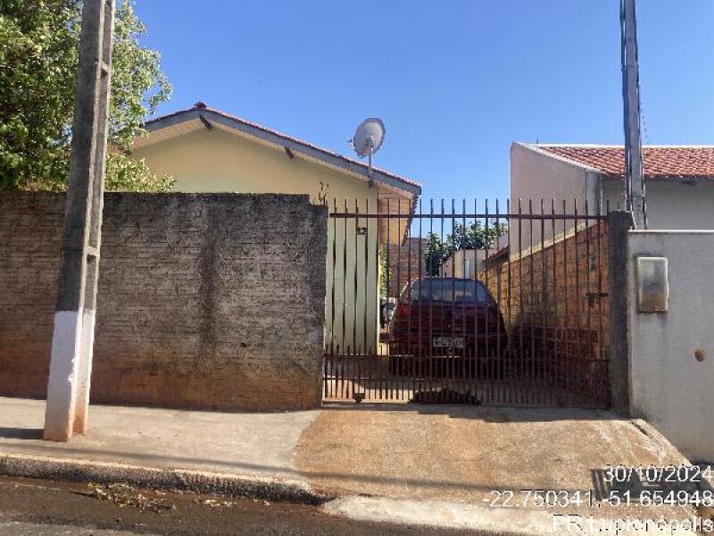 Casa 40,8m² com 2 quartos, banheiro e área de serviço