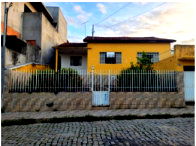 Casa Antiga com Terreno Amplo em Almenara/MG