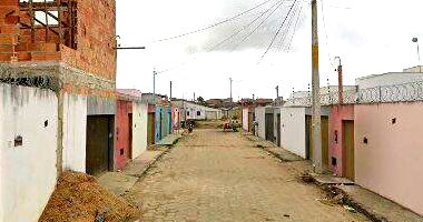Casa 2 quartos, 1 banheiro, 63m² construída, 1 vaga, desocupada