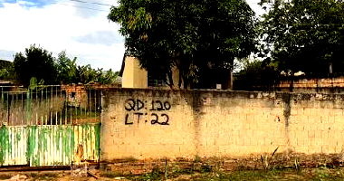 Casa com 2 quartos, varanda e vaga de garagem