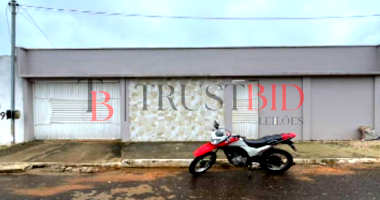 Casa com 419,80m² construída e terreno de 547,14m², ocupada