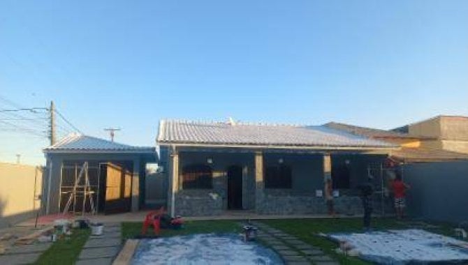 Casa com 2 quartos, 2 banheiros e 1 vaga em Araruama, RJ