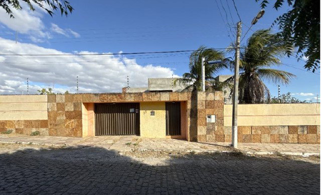 Casa residencial em Currais Novos com 3 quartos e área construída