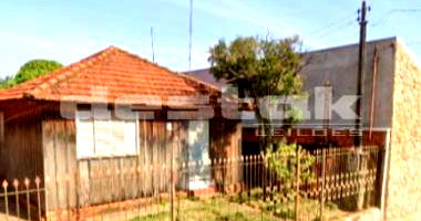 Duas Casas em Assis/SP com Garagem e Área de Lazer