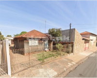 Duas Casas em Assis/SP com Garagem e Área de Lazer