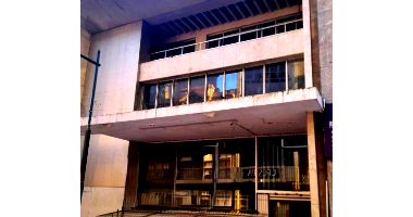 Prédio Comercial Desocupado em Porto Alegre