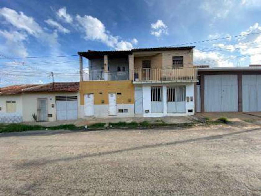 Casa padrão com 1 quarto e 1 banheiro, área construída 56,15m², ocupada