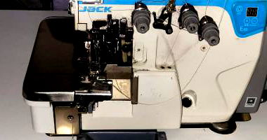 Máquina de Costura Overlock Jack em Bom Estado