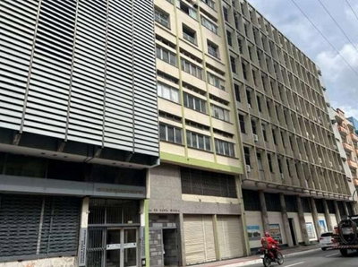 Sala Comercial 101 no Edifício Santa Mônica - Centro