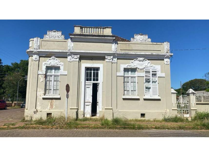 Casa com 1 vaga de garagem, 197m² construídos, ocupada