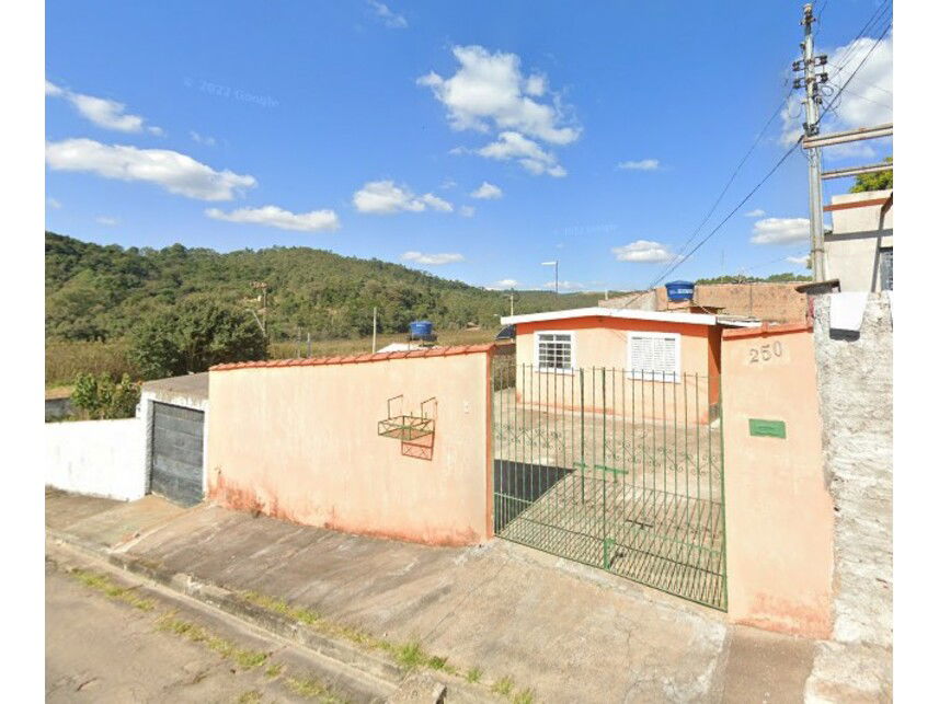 Casa Ocupada em Conjunto Habitacional com 65,50m²