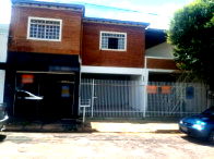 Sobrado com 3 Quartos e Kit Net em Adamantina/SP