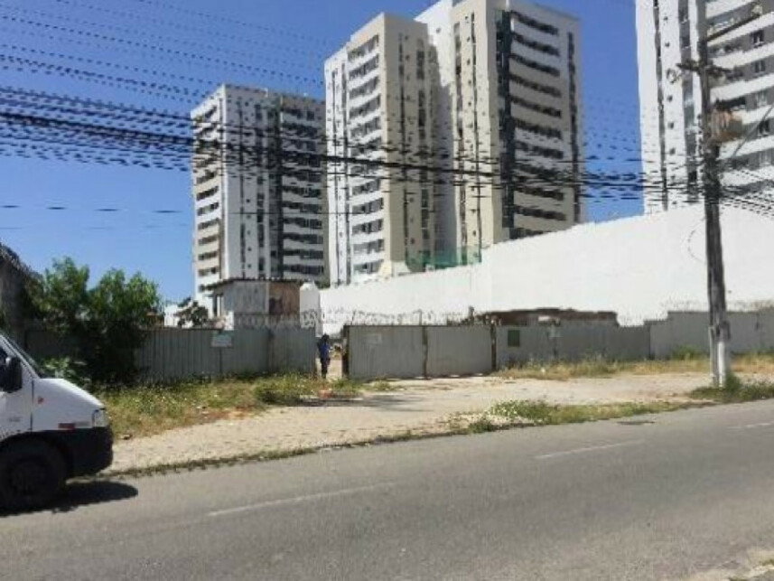 Terreno com 4.226,94 m² em Farolândia