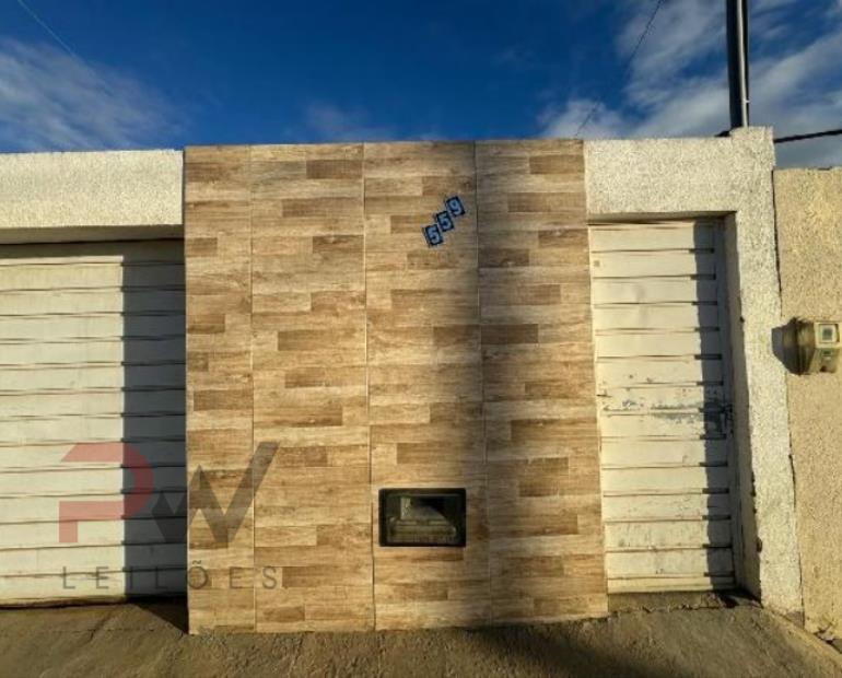 Casa em Santa Cruz do Capibaribe/PE com 2 quartos e 1 vaga