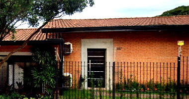 Casa com 3 quartos, 2 banheiros, 244,52 m² construída, ocupada
