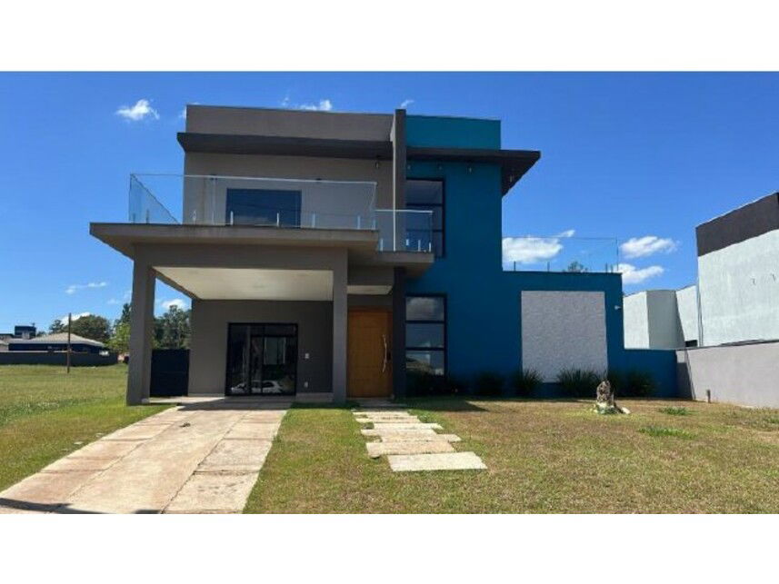 Casa com 450m² de terreno e 235m² construída em Águas de Santa Bárbara