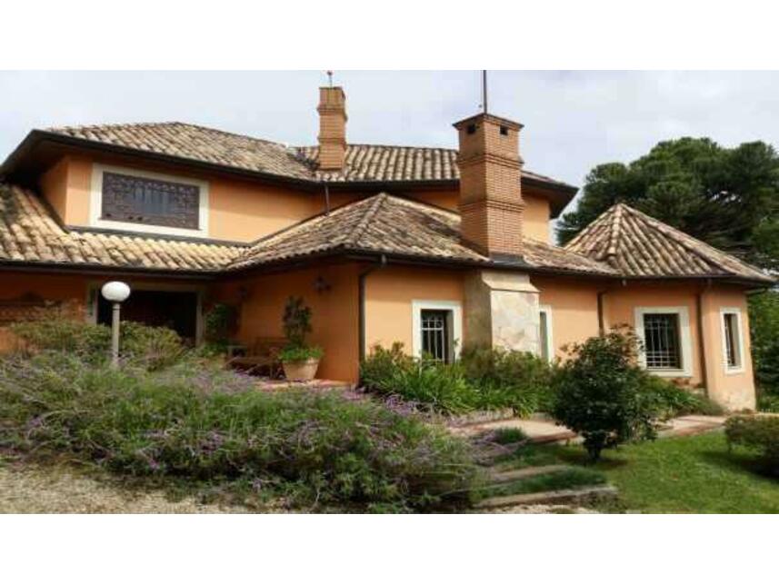 Casa em leilão com 5 quartos e 10 banheiros em Campos do Jordão