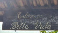 Casa padrão com 2 quartos, 3 banheiros e 10 vagas de garagem