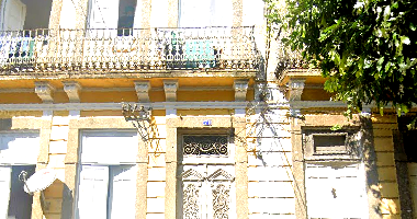 Prédio Comercial com 5 Quartos e 1 Banheiro em Glória