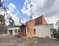 Casa em Carapicuíba com 567m² de área construída e 2.500m² de terreno