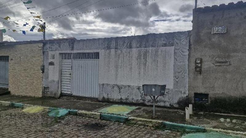Casa com 2 Quartos e Varanda em Condomínio