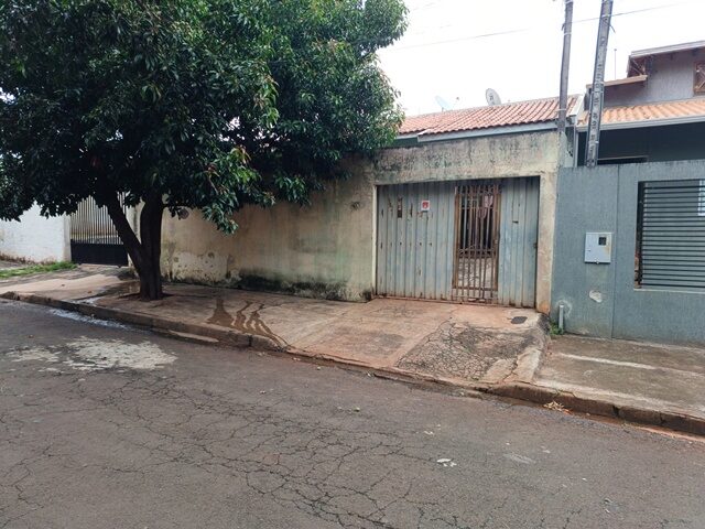 Casa térrea com 55m² em terreno de 200m² em Londrina/PR