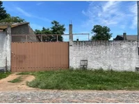 Casa com 347,50m² de terreno e 47,16m² construída, ocupada