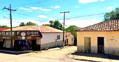Casa com terreno 270m², 1 quarto, 1 banheiro, vaga, desocupada