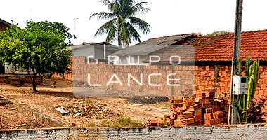 Terreno Urbano com Construção Residencial em Adamantina